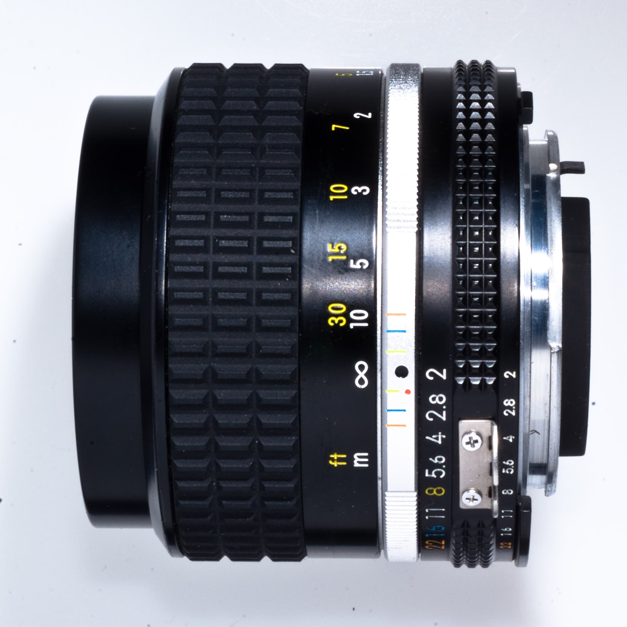 Nikon 85mm f/2 AI-S heritage lens body