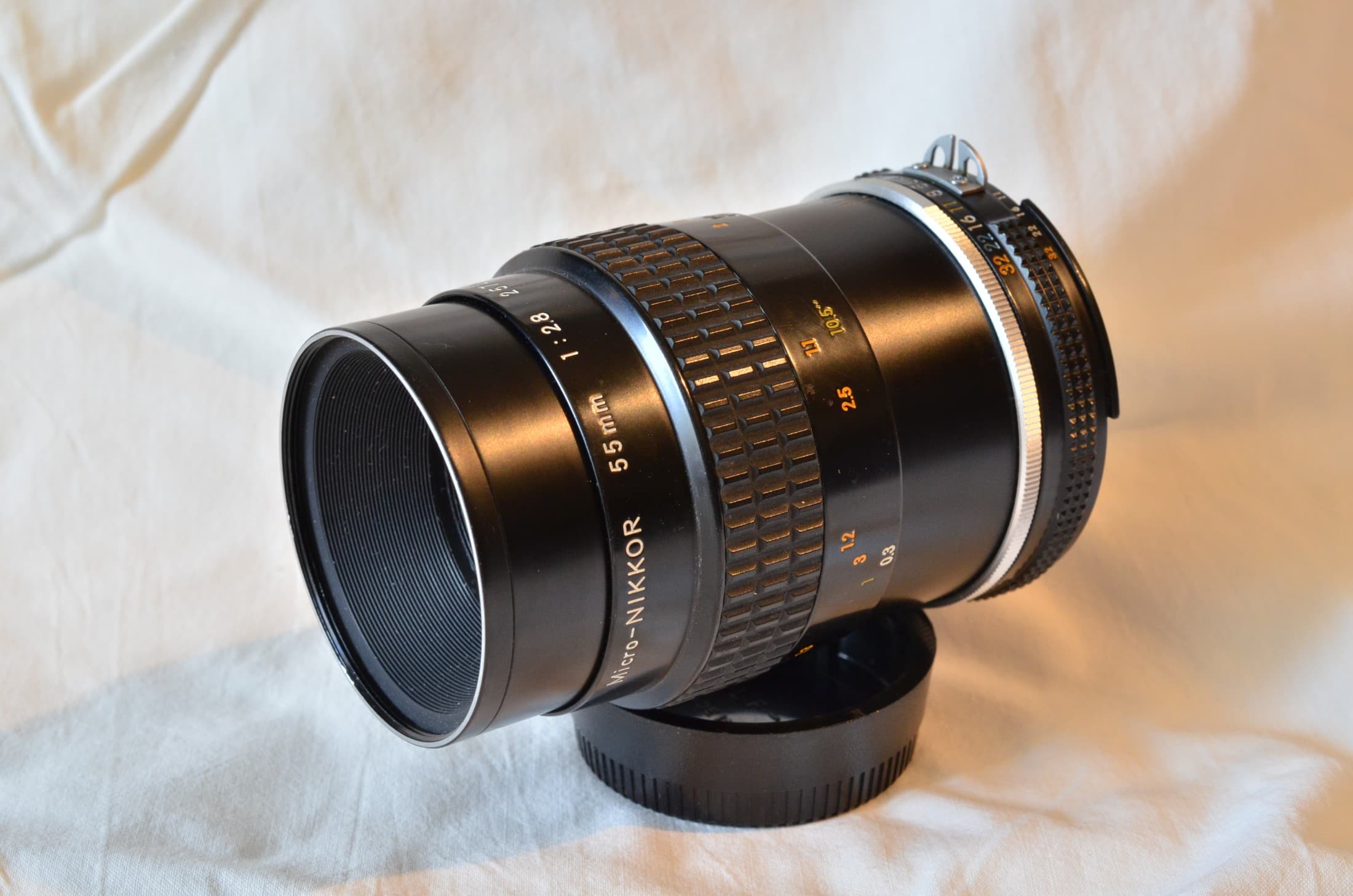Nikon 55mm f/2.8 Micro-Nikkor AI-S heritage lens body